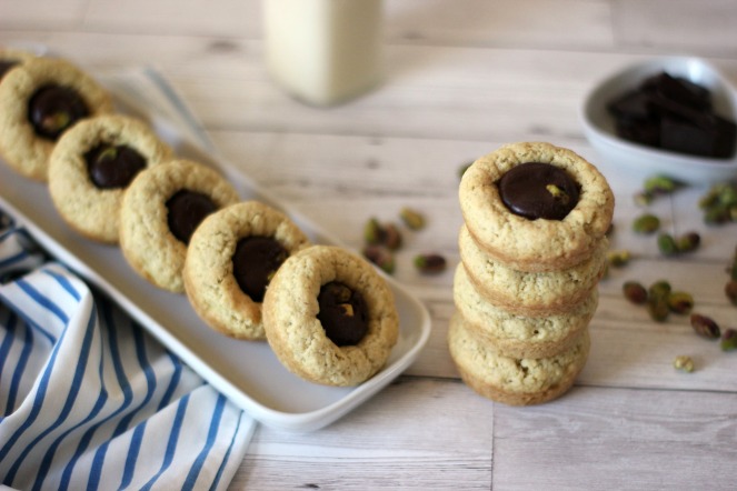 chocolate-pistachio-cookies-vegan-recipe