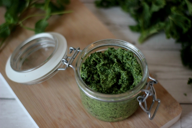 kale-and-mint-pesto-vegan-food-blog